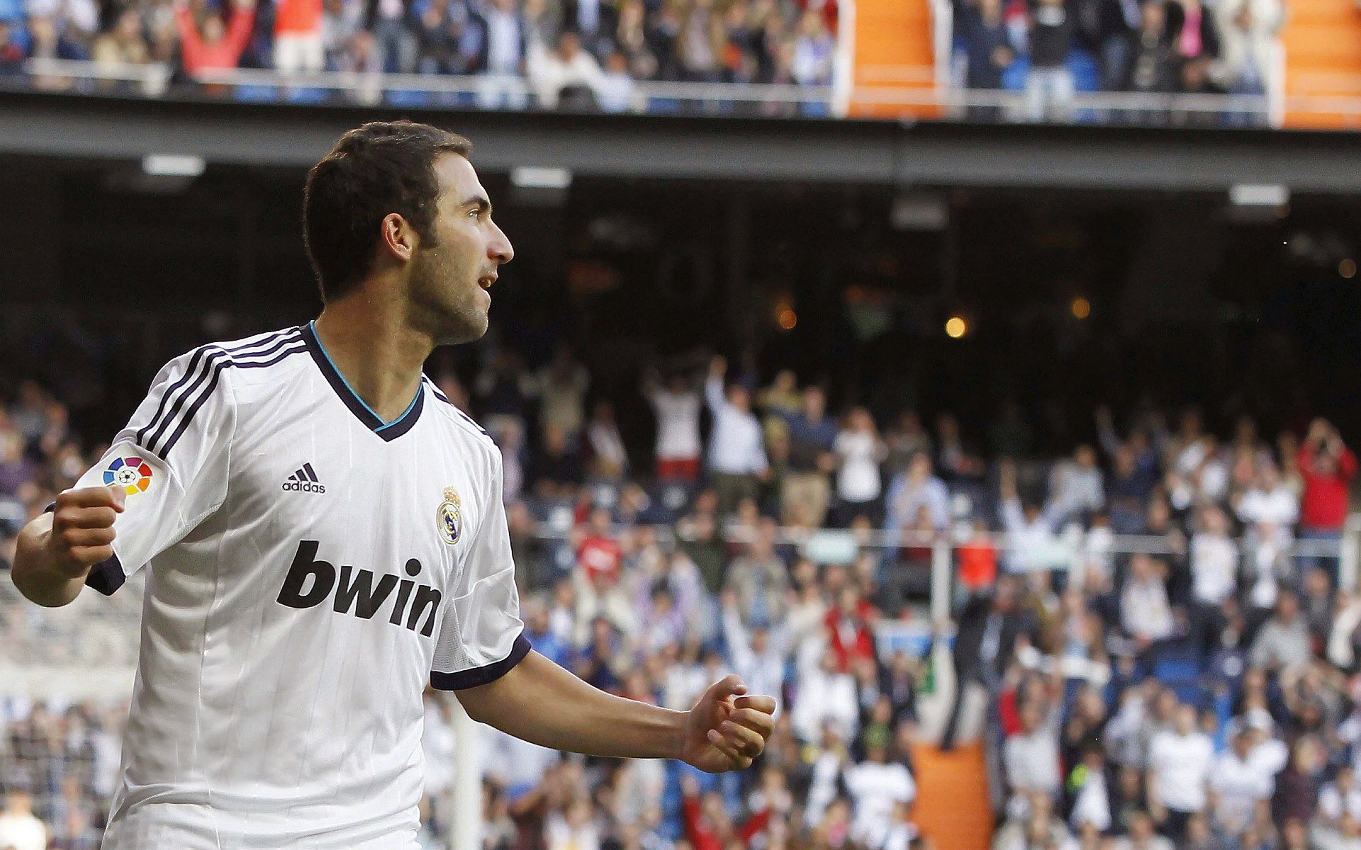 国米4-1完胜,四连胜无可撼动,继续强势领跑欧冠小组,国米时隔45年重夺欧冠